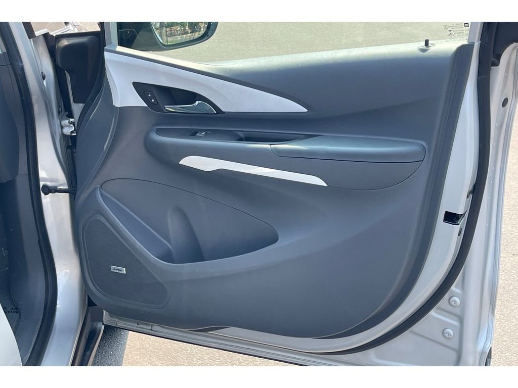 Used 2017 Silver Ice Metallic Chevrolet Premier image 20