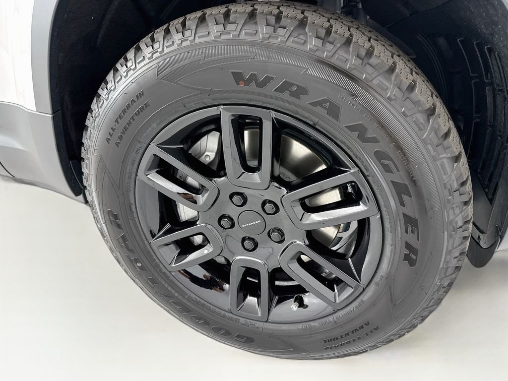 Used 2026 Fuji White Land Rover S image 32