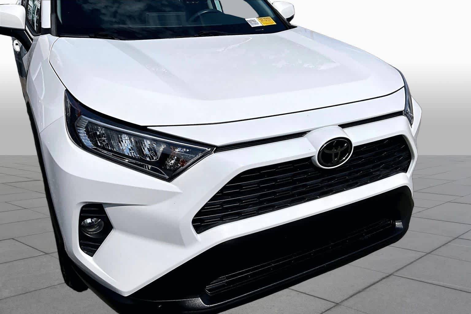 Used 2021 Super White Toyota XLE image 29