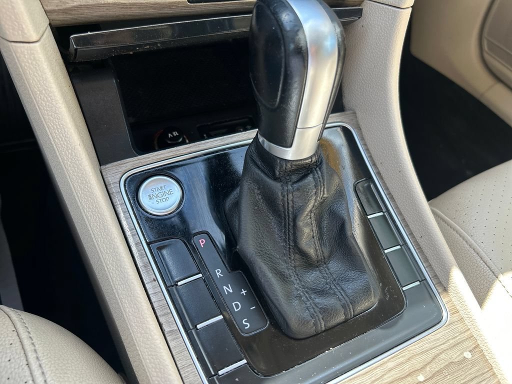 Used 2018 Black Volkswagen 2.0T SE image 29