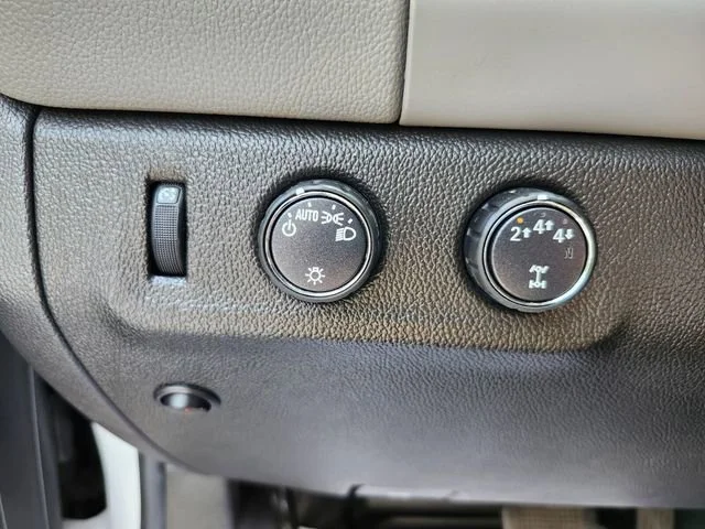 Used 2022 Summit White Chevrolet WT image 33