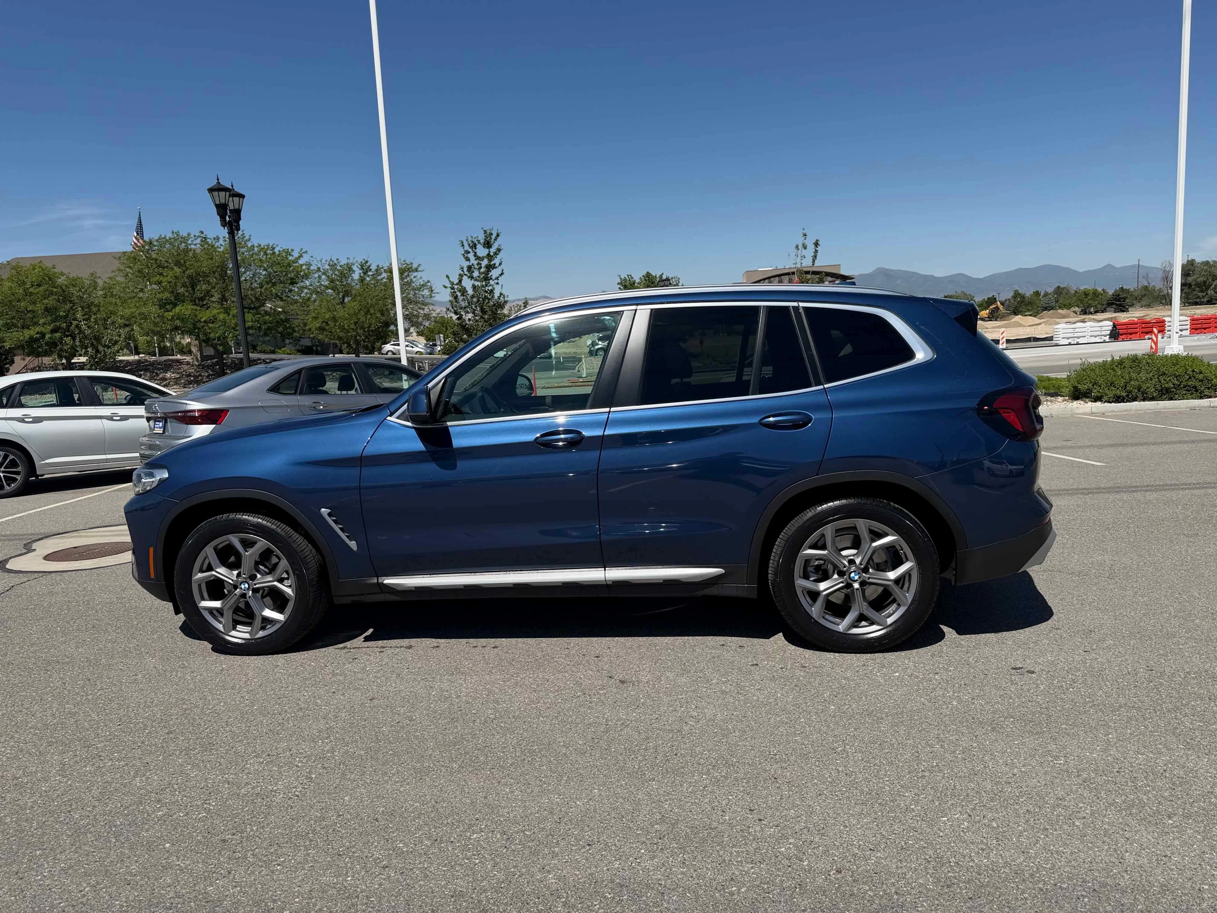 Used 2023 Phytonic Blue Metallic BMW xDrive30i image 2