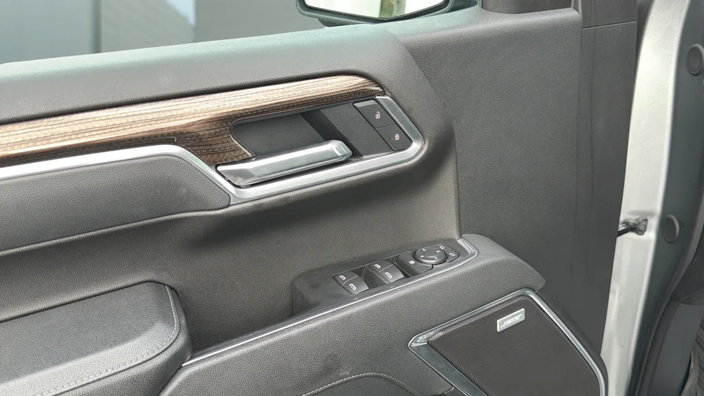 Used 2025 Gray Chevrolet RST image 21