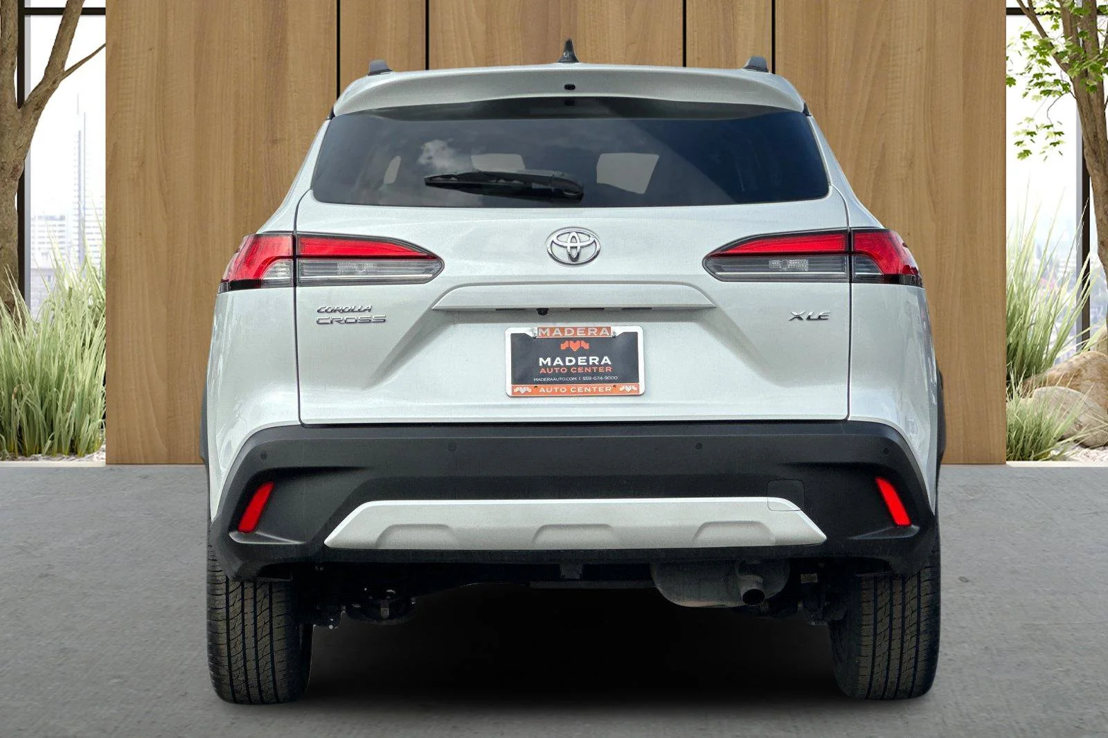 Used 2025 White Toyota XLE image 5