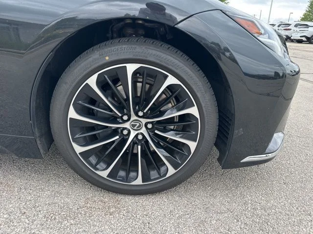 Used 2023 Black Lexus 500 Base image 4