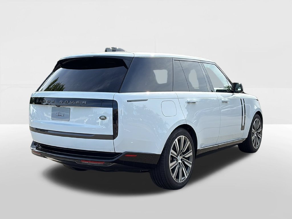 Used 2023 White Land Rover SE image 5