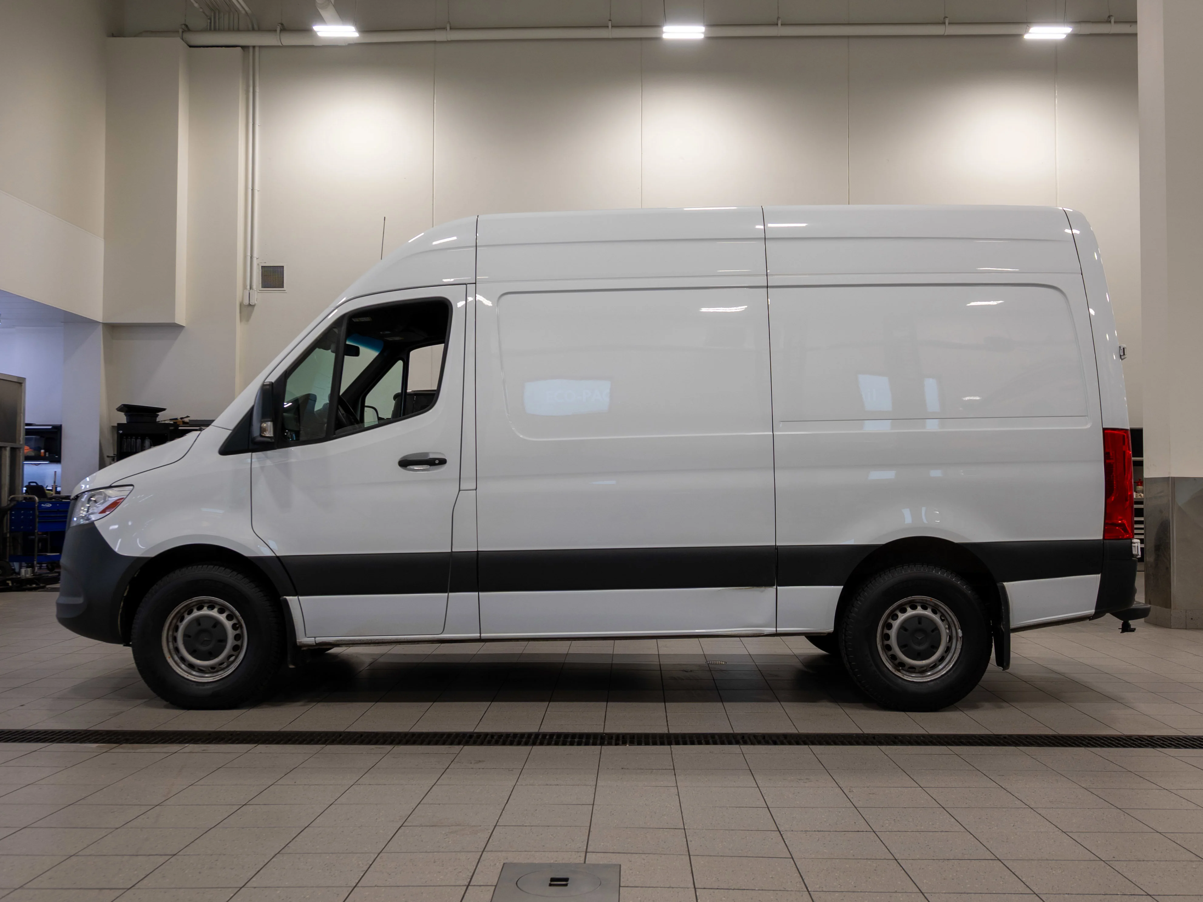 Used 2020 Arctic White Mercedes-Benz V6 2500 High Roof 144 RWD image 2