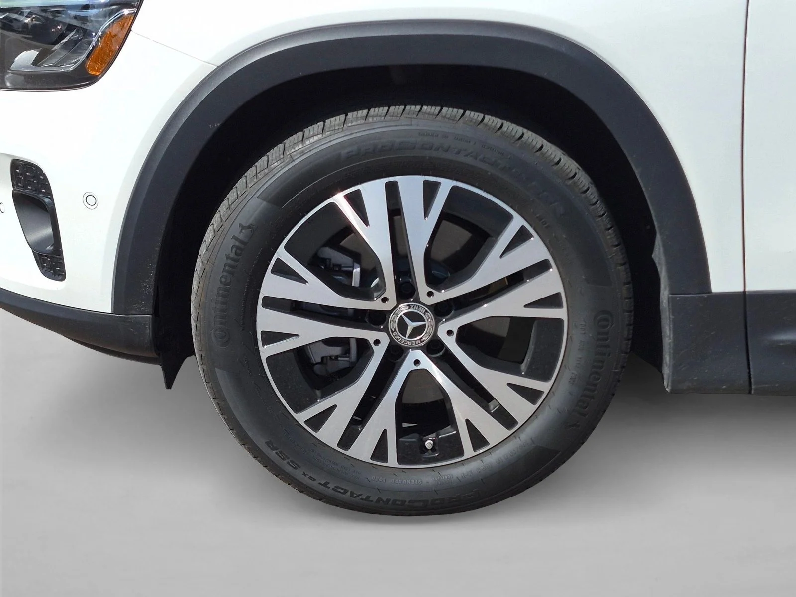 Used 2024 Polar White Mercedes-Benz GLB 250 image 18
