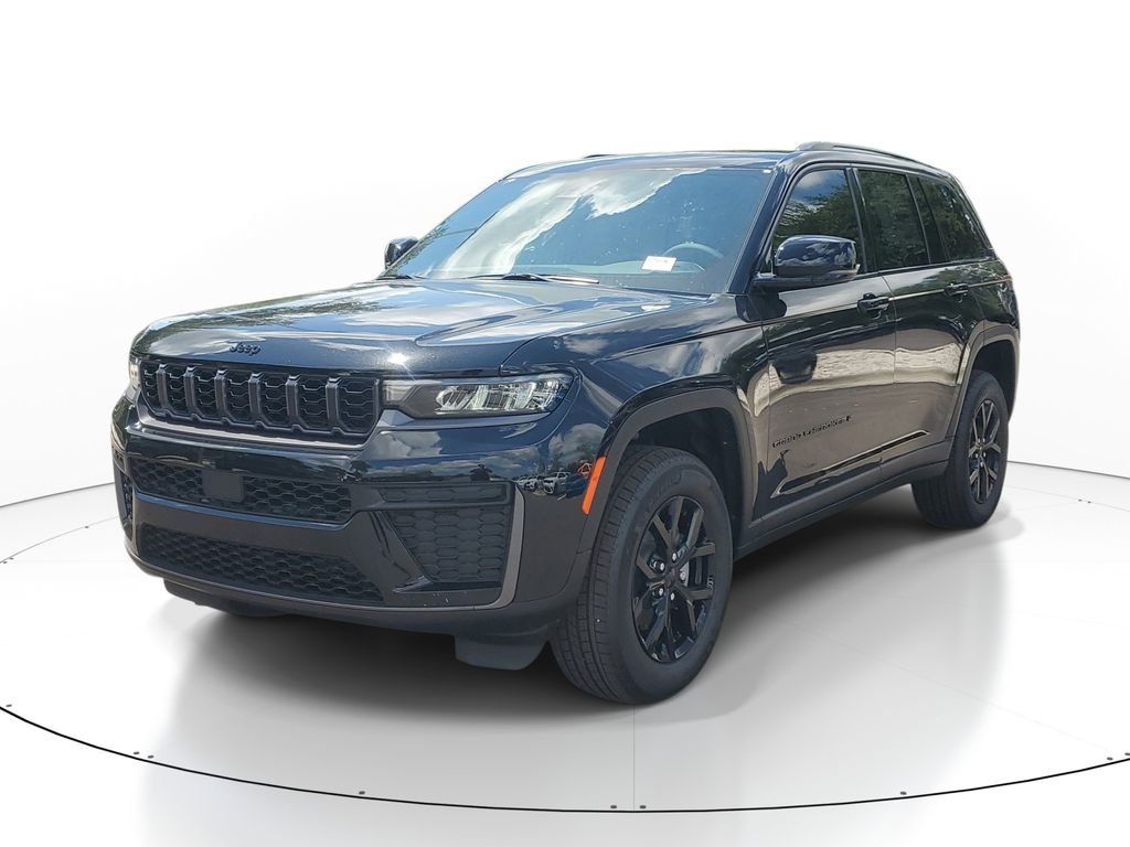 New 2026 Diamond Black Crystal Pearl-Coat Exterior Paint Jeep Laredo Altitude image 1