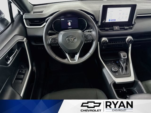 Used 2024  Toyota Hybrid SE image 21