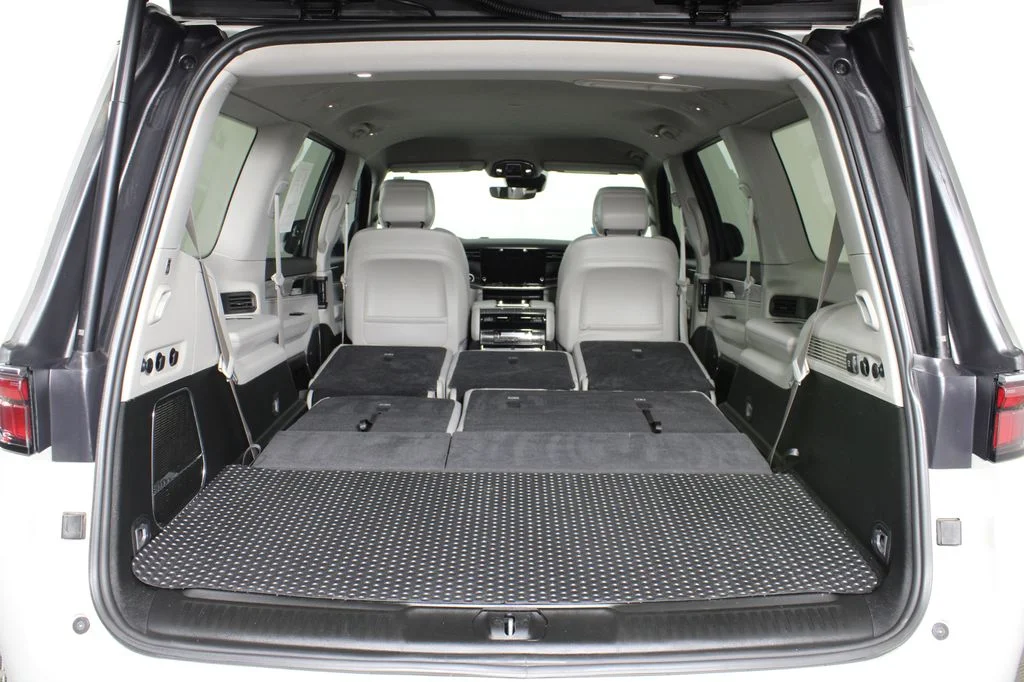 Used 2022 White Jeep Series II image 9