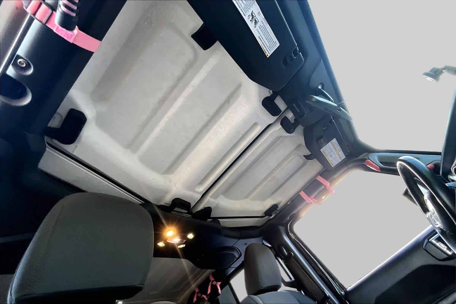 Used 2020 Black Clearcoat Jeep Sport S image 13