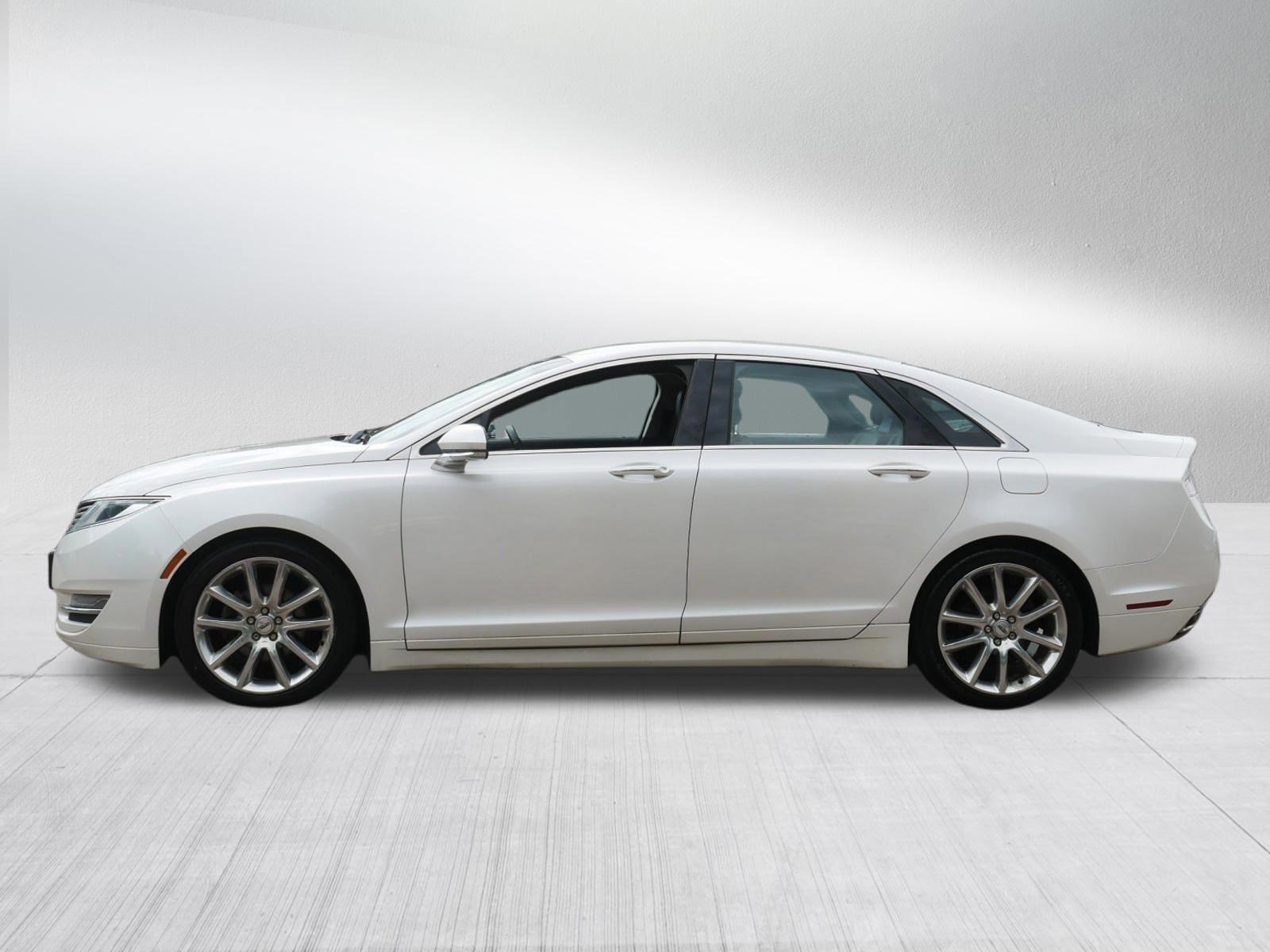Used 2015 White Platinum Metallic Tri-Coat Lincoln Hybrid image 4