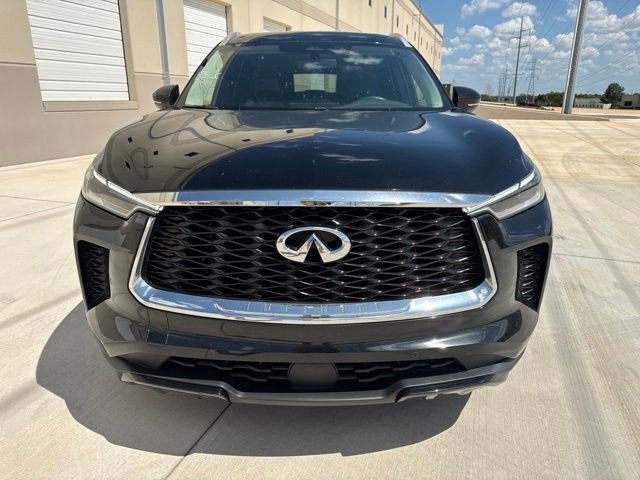 Used 2023 Black INFINITI LUXE image 2
