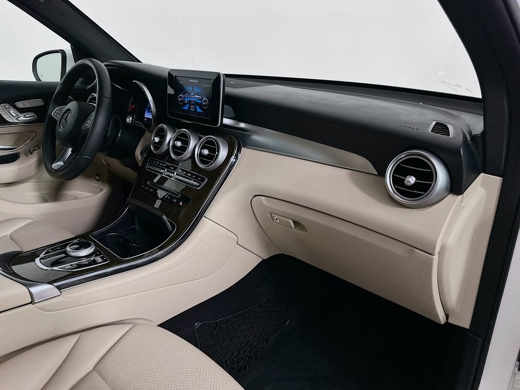 Used 2017 White Mercedes-Benz GLC 300 image 30