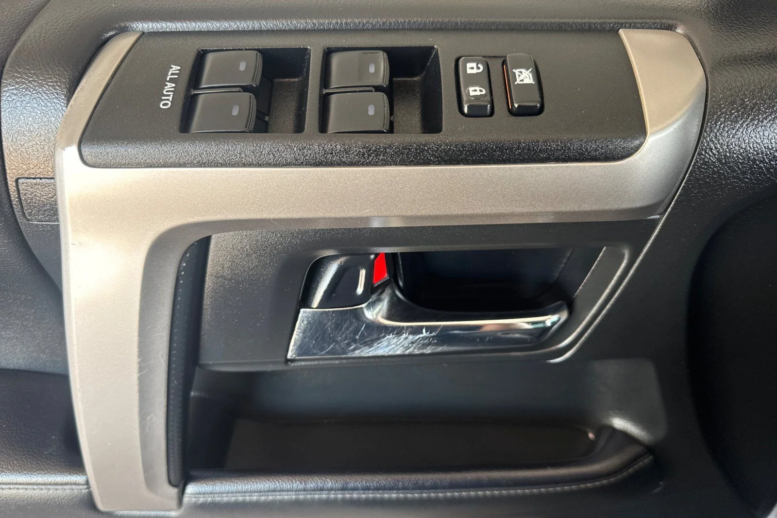 Used 2018 Magnetic Gray Metallic Toyota SR5 Premium image 8