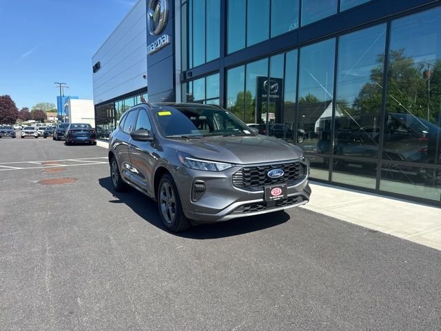 2023 Ford Escape ST-Line AWD's photo
