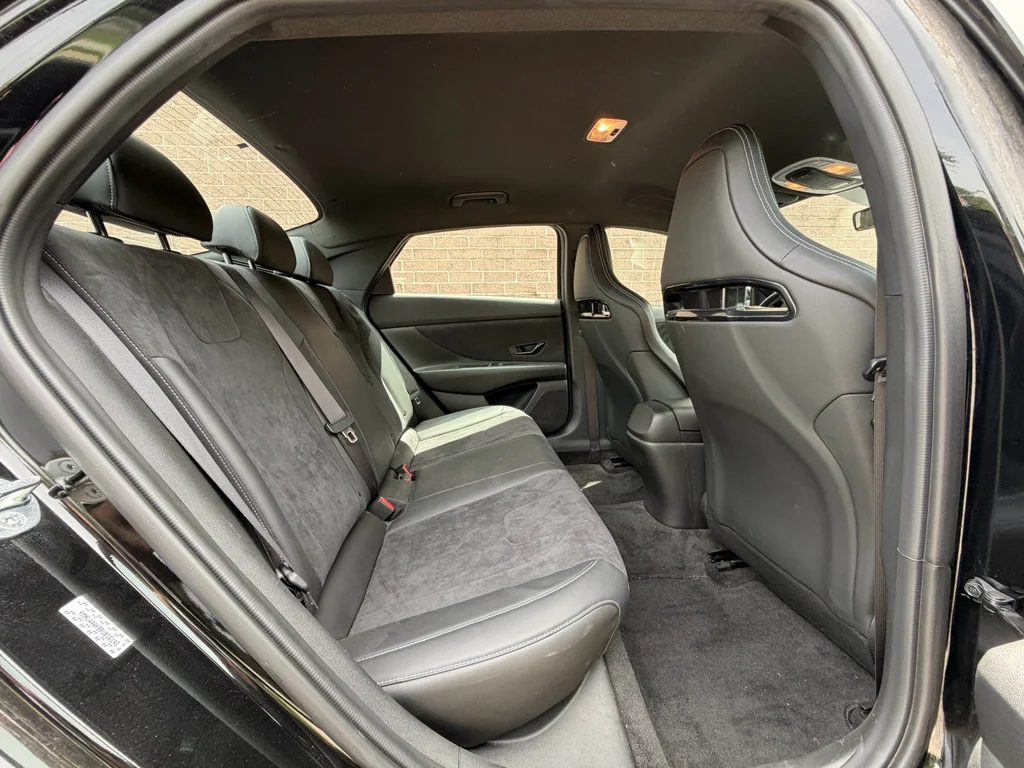 Used 2023 Onyx Black Hyundai Base image 18