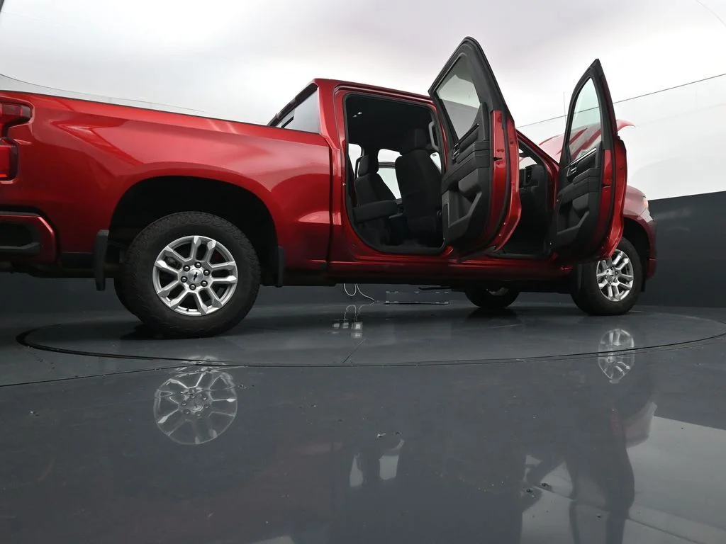 Used 2023 Red Chevrolet RST image 39