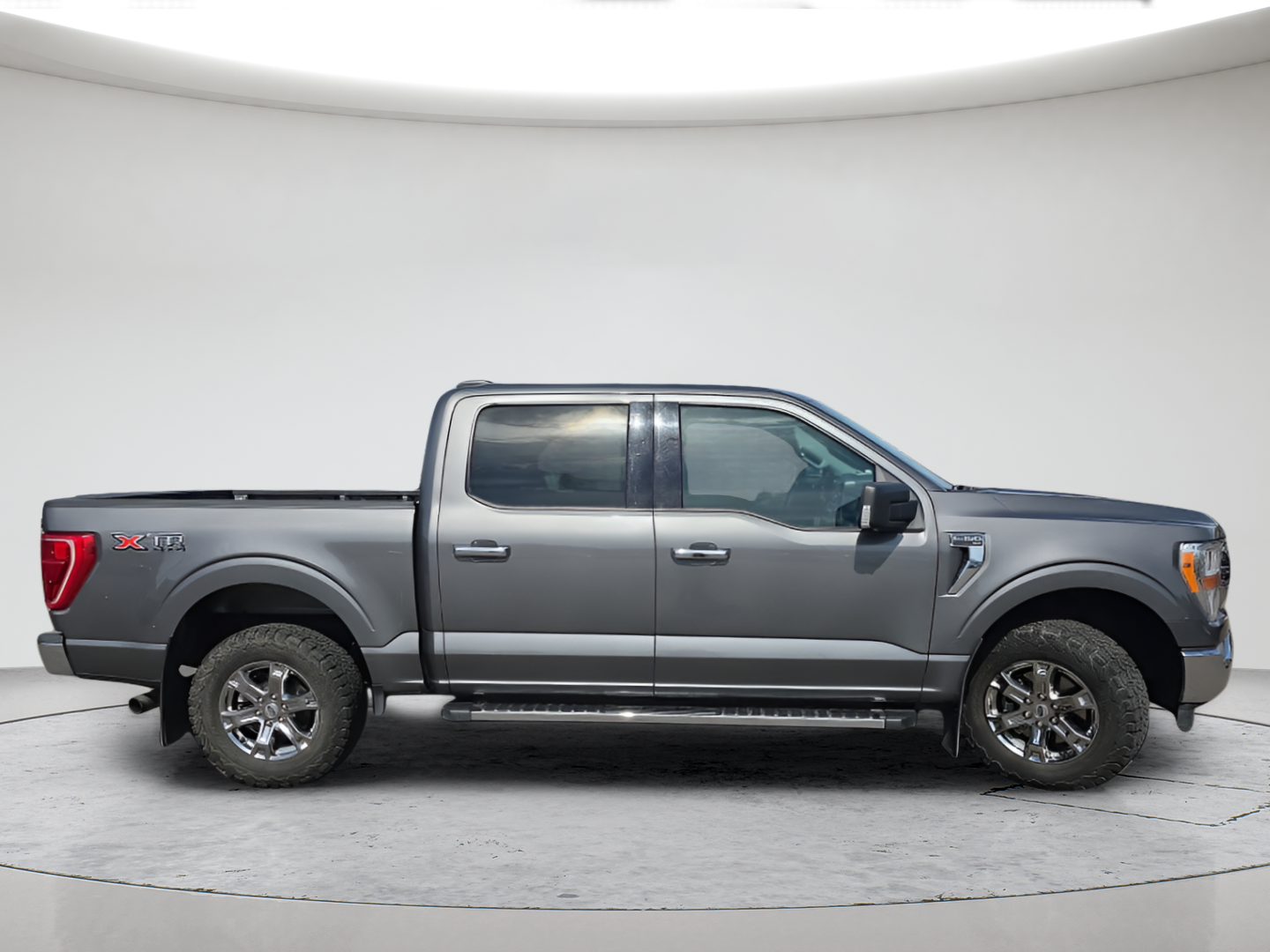 Used 2021 Gray Ford XLT image 3