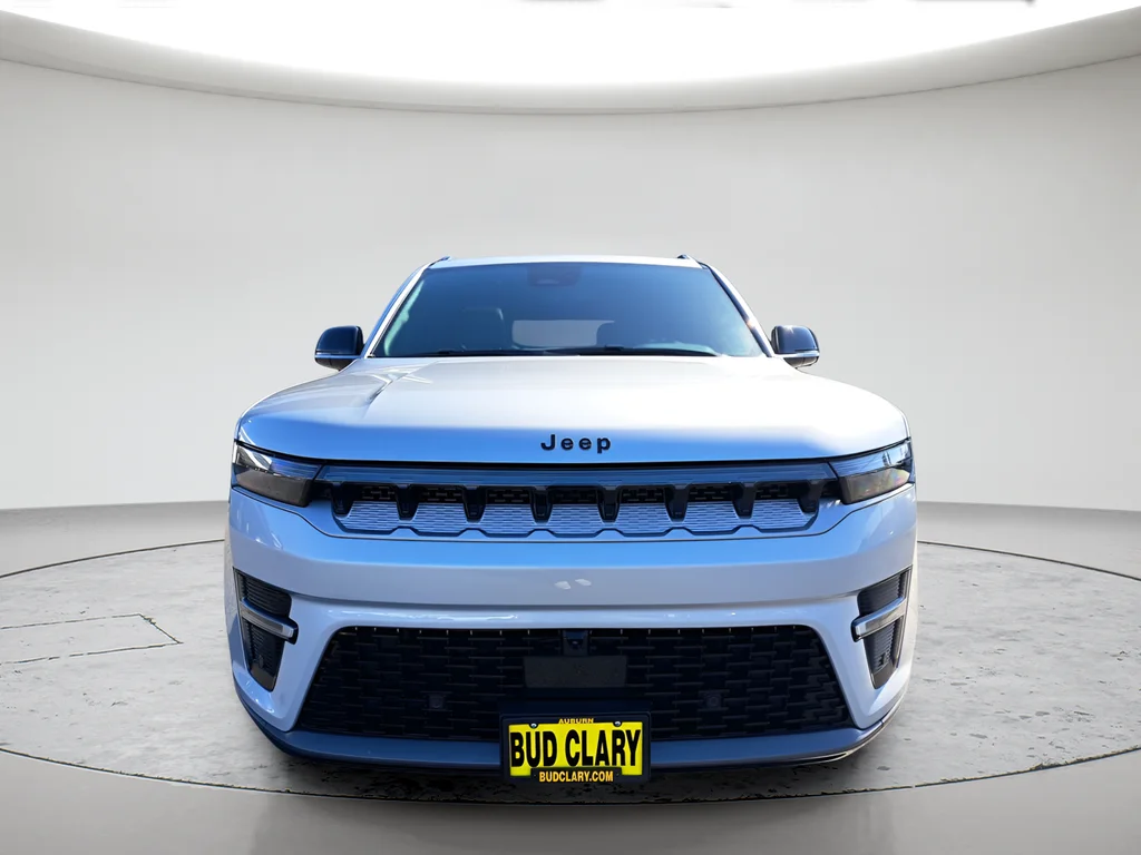 New 2026 Silver-Zynith Exterior Paint Jeep  image 8