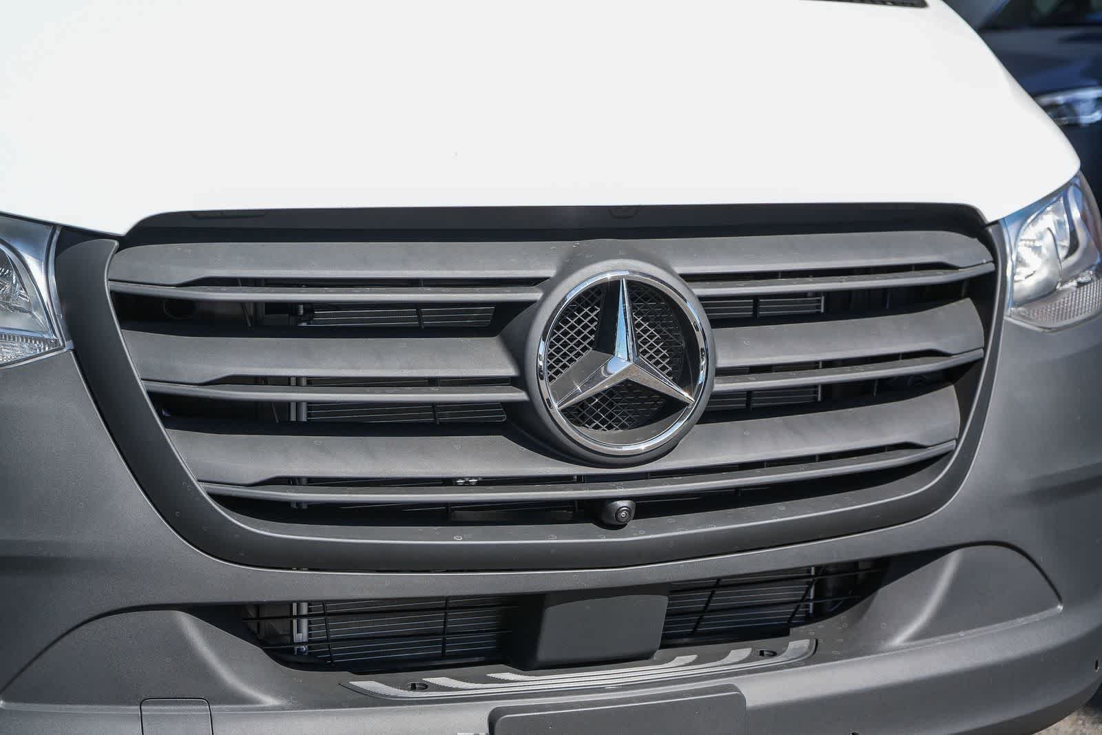 New 2026 Arctic White Mercedes-Benz Cargo 144WB High Roof RWD 2.0L I4 Diesel Turbo HO image 39