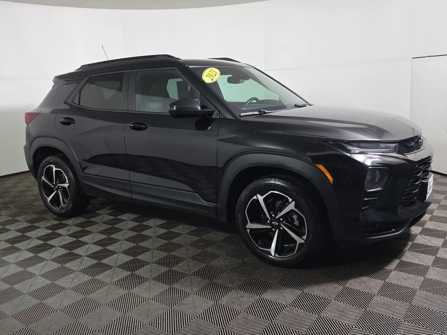 Used 2021 Mosaic Black Metallic Chevrolet RS image 5