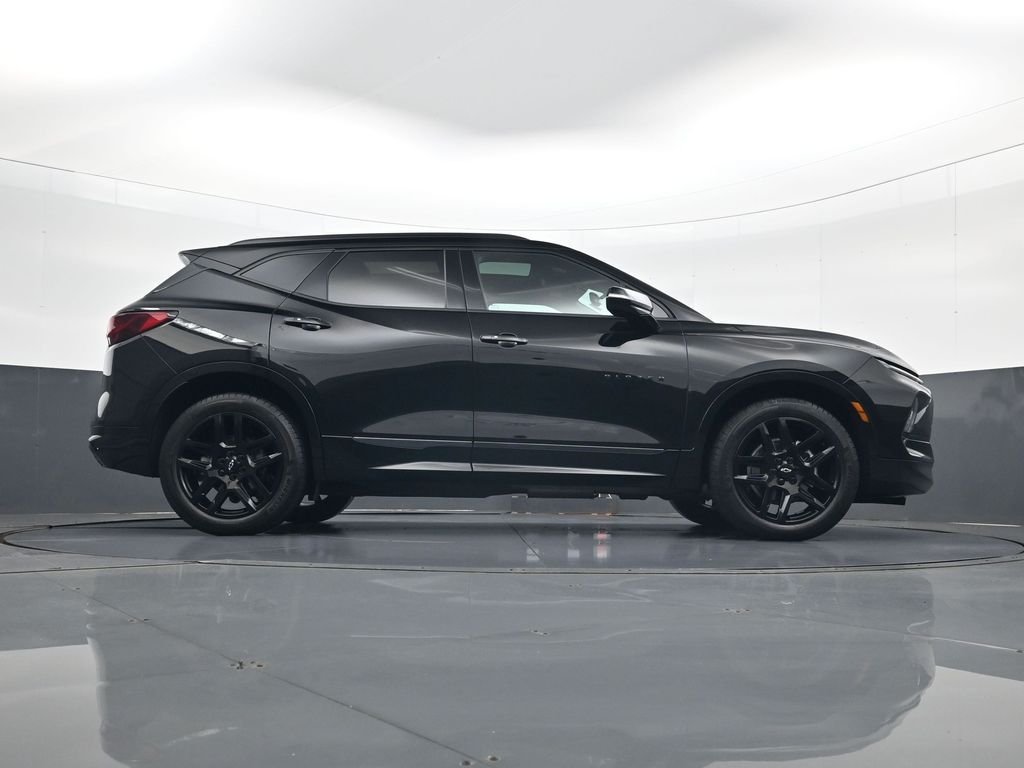 Used 2025 Black Chevrolet RS image 24