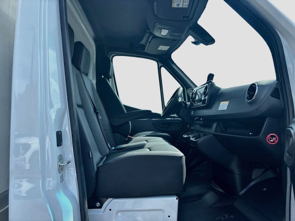 New 2026  Mercedes-Benz Knapheide Dry Box image 31
