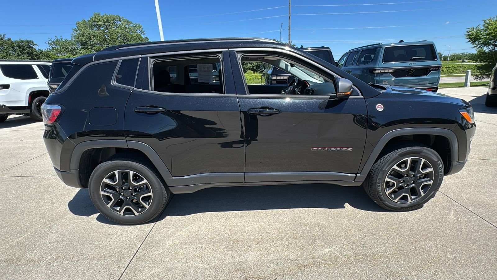 Used 2020 Black Jeep Trailhawk image 17