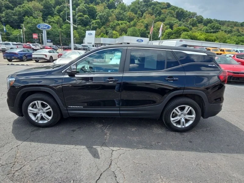 Used 2022 Ebony Twilight Metallic GMC SLE image 4