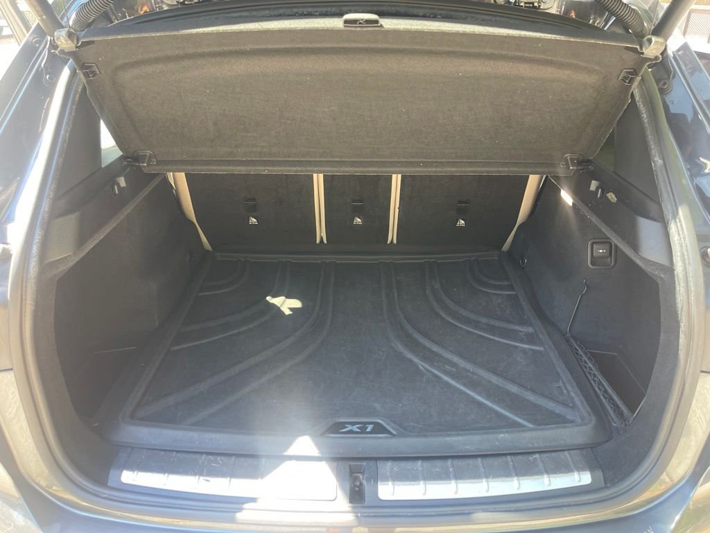 Used 2018  BMW xDrive28i image 24