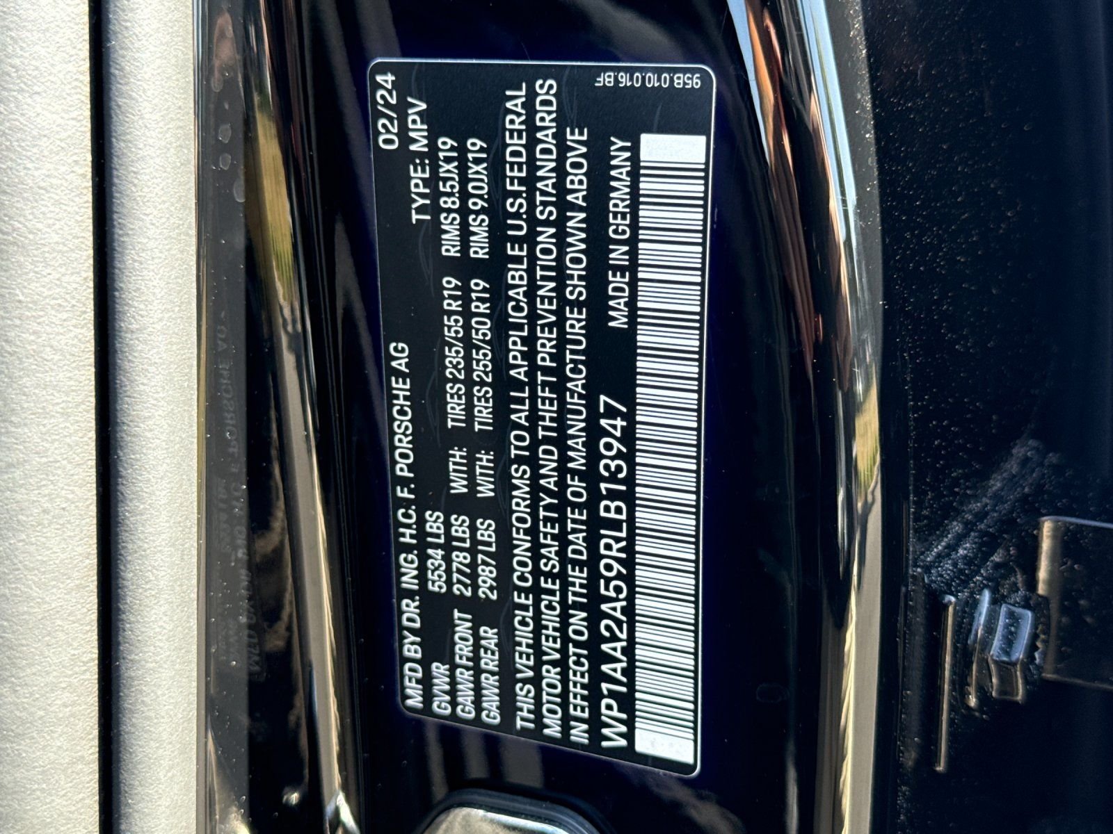 Used 2024  Porsche Base image 34