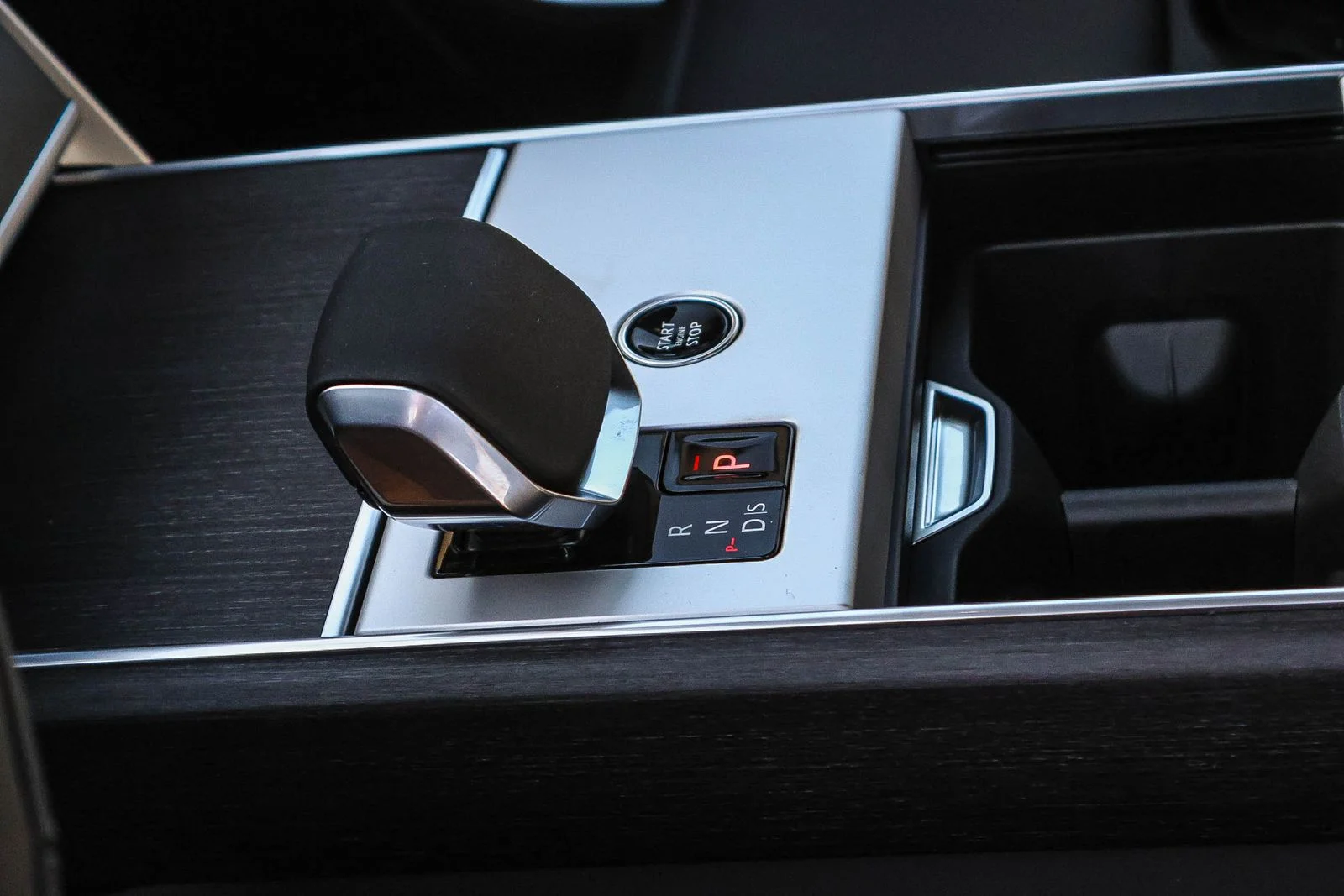 New 2026 Charente Grey Land Rover SE image 29