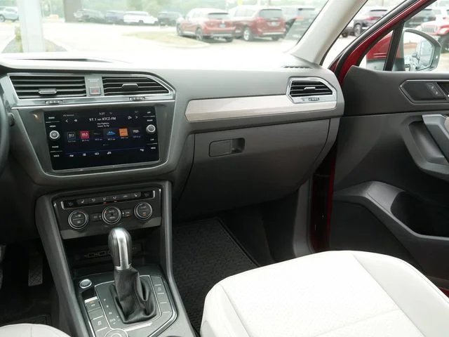 Used 2018 Cardinal Red Metallic Volkswagen 2.0T SE image 23