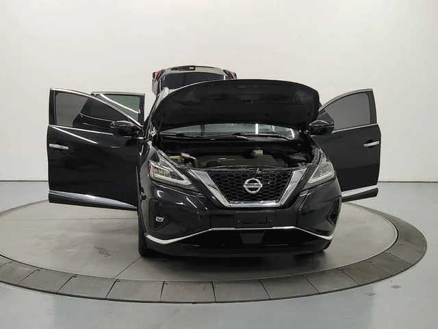 Used 2019 Black Nissan Platinum image 11