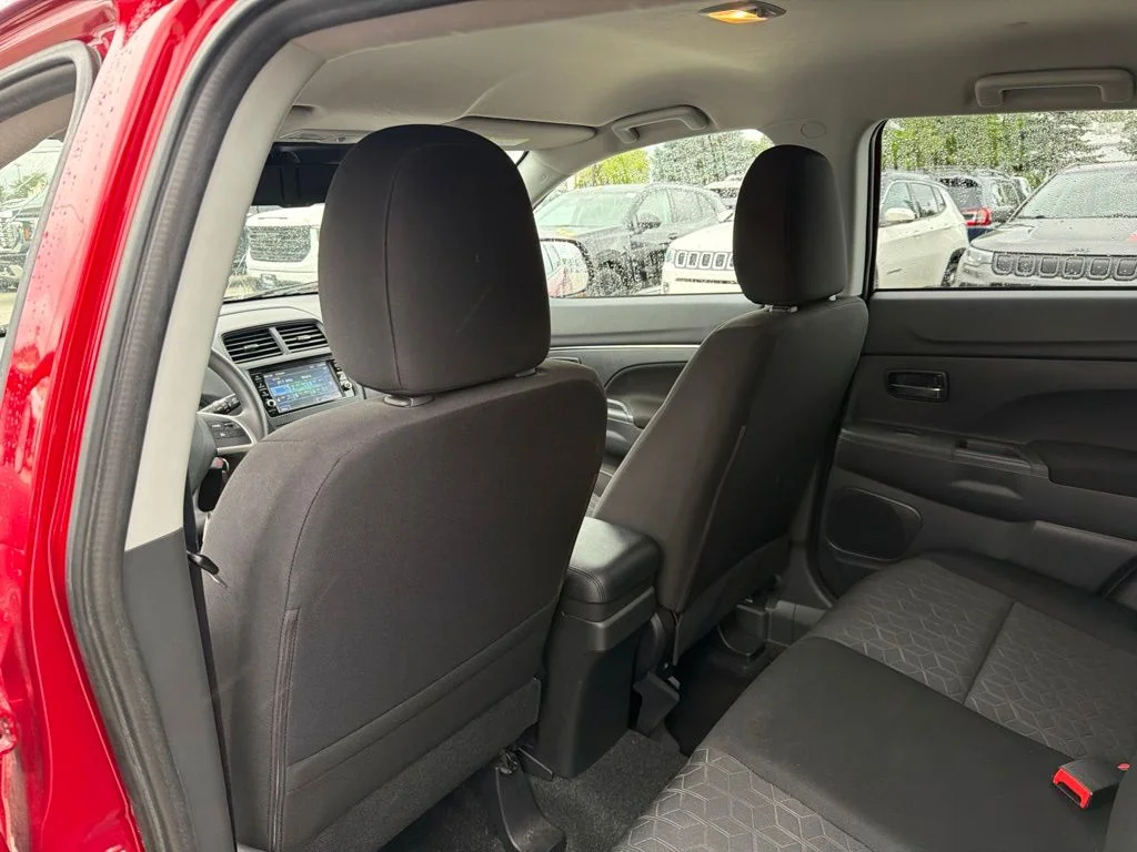 Used 2021  Mitsubishi 2.0 ES image 21