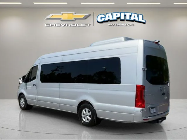 Used 2021  Mercedes-Benz Cargo 170 WB image 4
