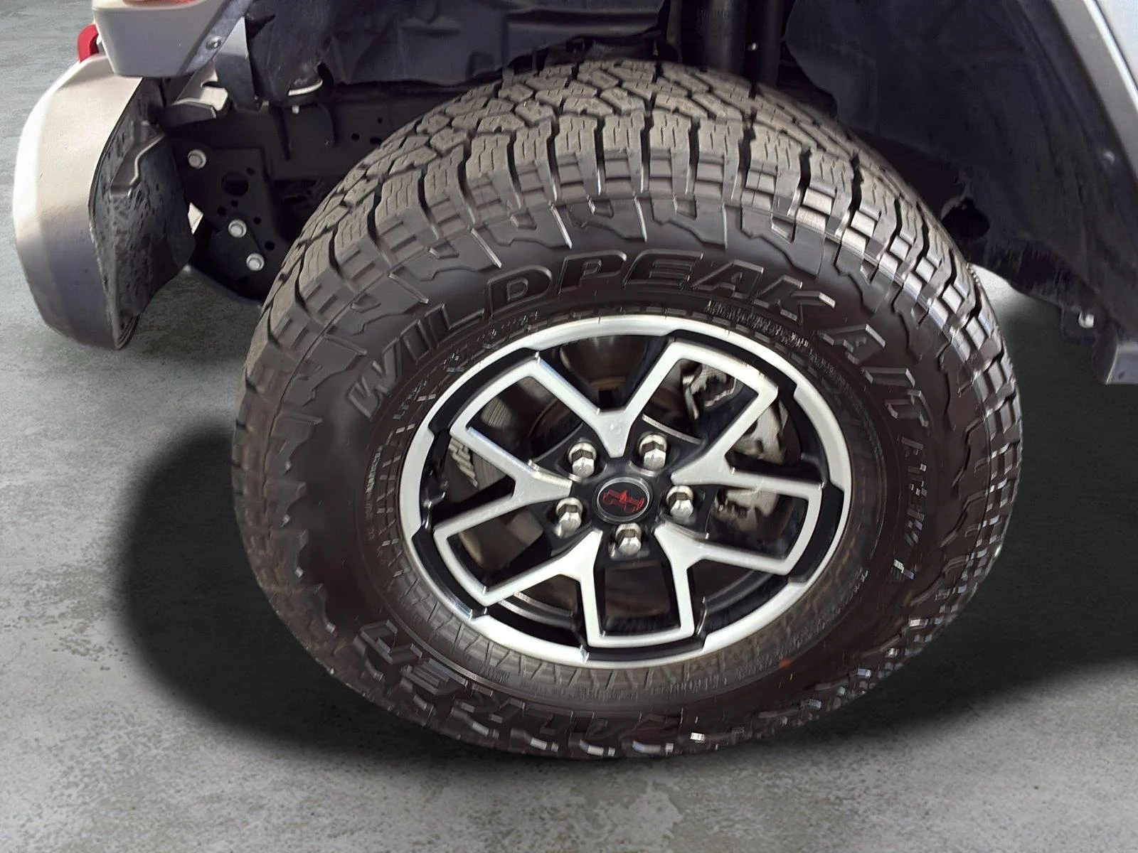 Used 2024 Silver Zynith Clearcoat Jeep Rubicon image 13