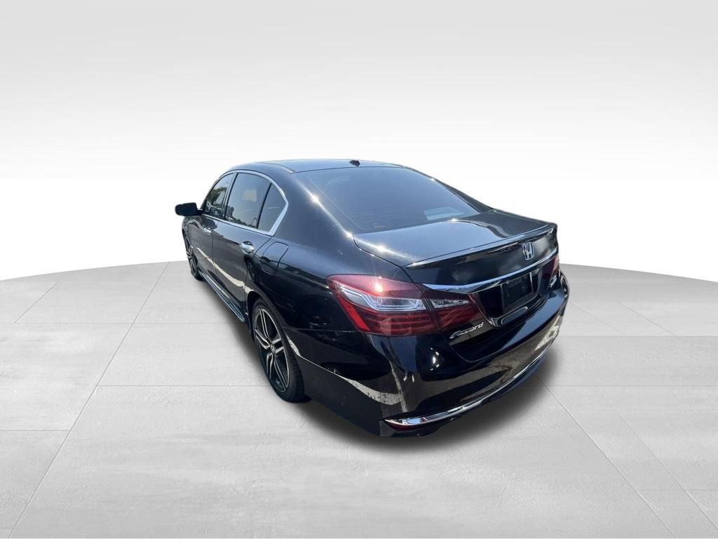 Used 2016 Black Honda Touring image 19