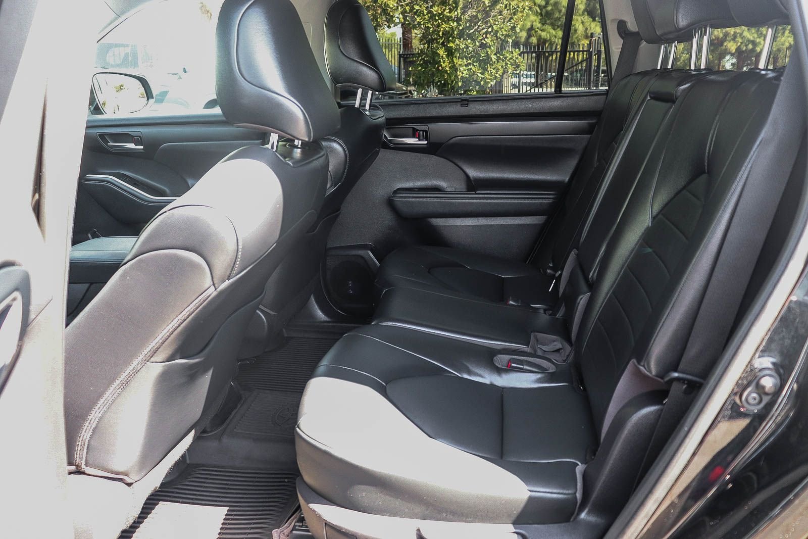 Used 2022 Midnight Black Metallic Toyota XLE image 21