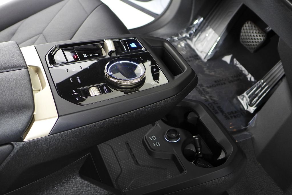Certified Used 2024 Alpine White BMW xDrive50 image 14