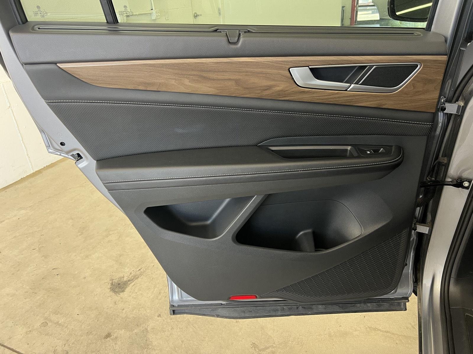 2025 Volkswagen Atlas SE w/Tech - Photo 22