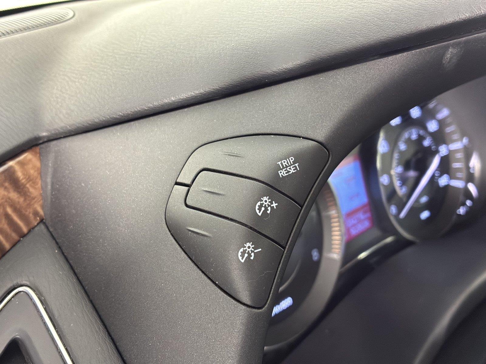 Used 2019 Brilliant Silver Metallic Nissan SL image 26