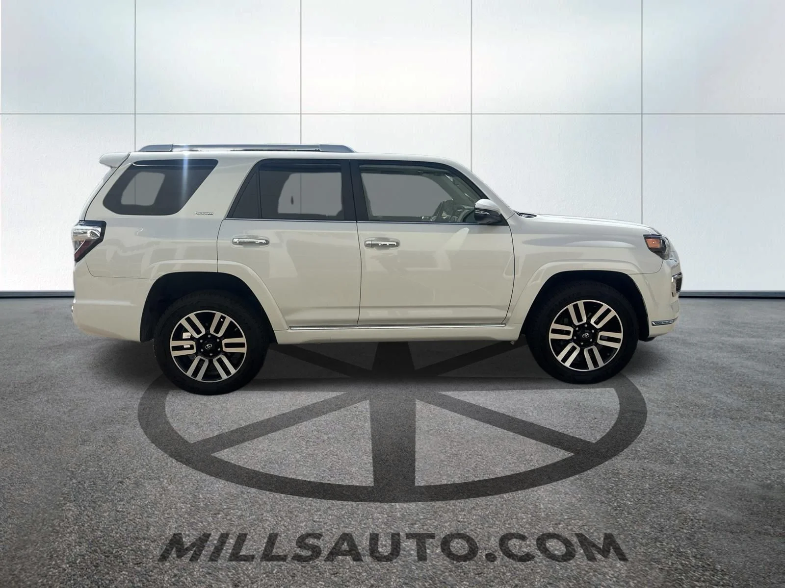 Used 2019  Toyota  image 3