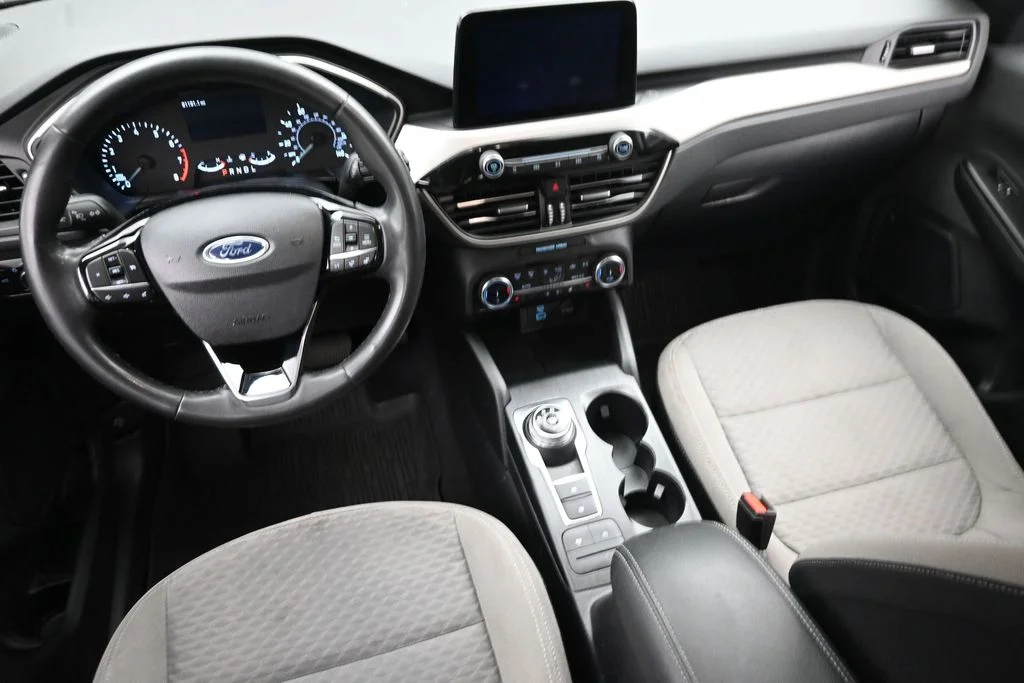 Used 2022 Black Ford SE image 16