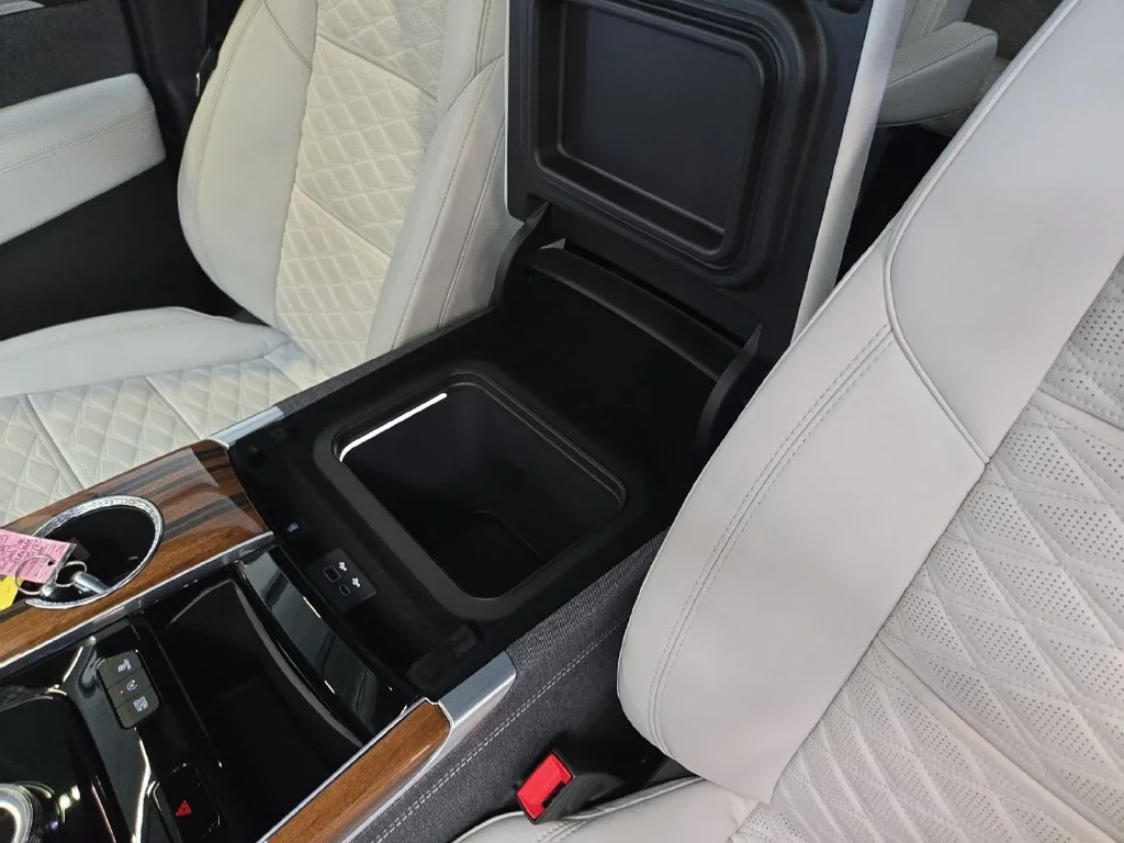 Used 2025 Crystal White Tricoat Cadillac Sport Platinum image 33