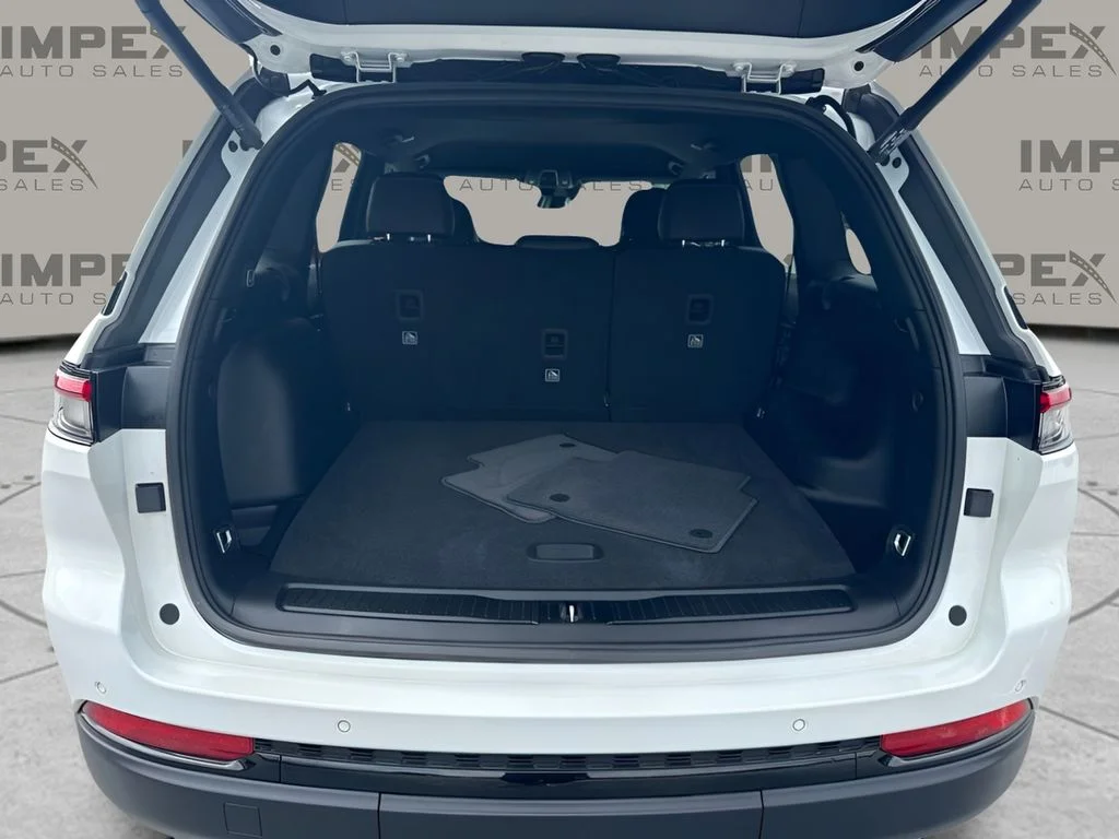 Used 2025 White Jeep Altitude image 18