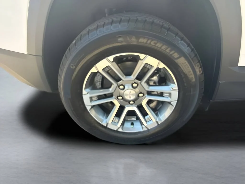 New 2027 Summit White GMC Elevation image 32