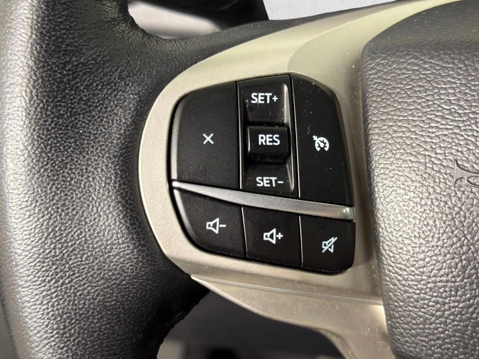 Used 2023 Carbonized Gray Metallic Ford XLT image 25